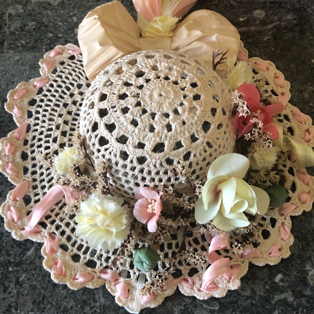 Baby Bonnet wall decor